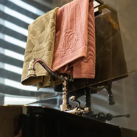 Luxury Eroilor *